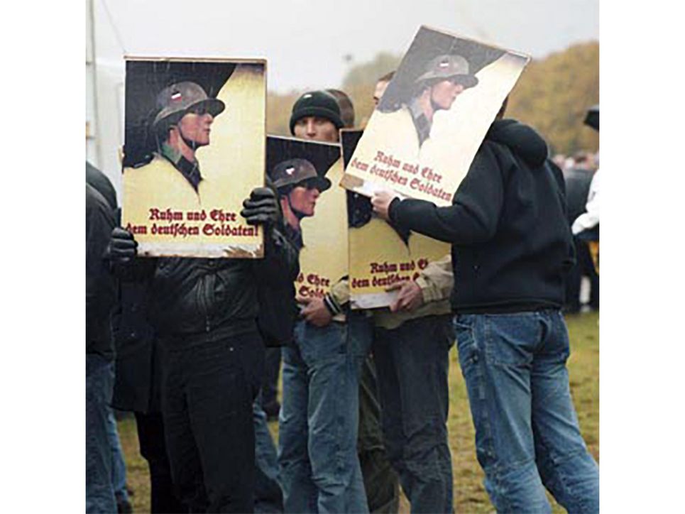 Neonaziaufmarsch in München anlässlich der Wehrmachtsausstellung im Oktober 2002.